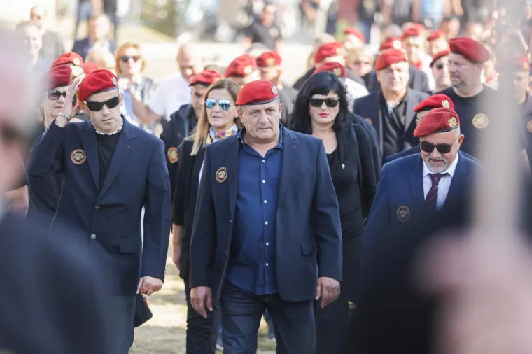 PROSVJED PROTIV VLASTI: U Vukovaru održan prosvjed zbog neprocesuiranja ratnih zločina