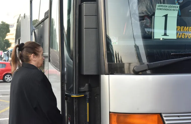 PUNI AUTOBUSI IZ ZAGREBA: Prosvjednici na poziv gradonačelnika Vukovara Penave krenuli na prosvjed