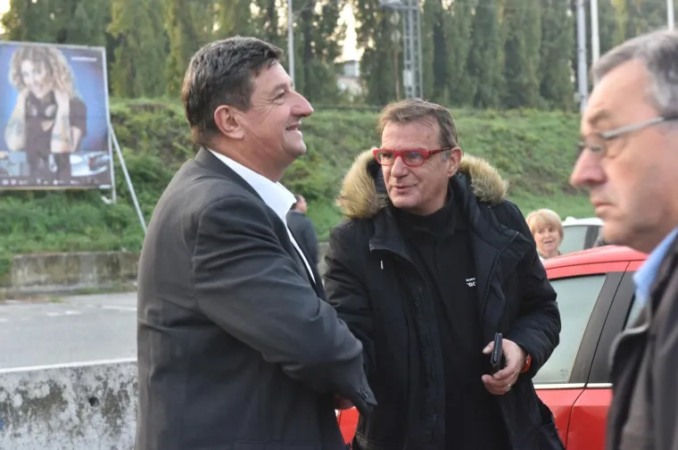 PUNI AUTOBUSI IZ ZAGREBA: Prosvjednici na poziv gradonačelnika Vukovara Penave krenuli na prosvjed