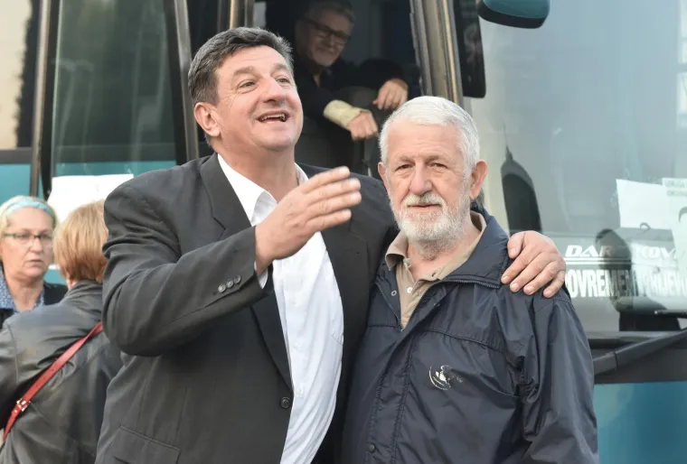 PUNI AUTOBUSI IZ ZAGREBA: Prosvjednici na poziv gradonačelnika Vukovara Penave krenuli na prosvjed