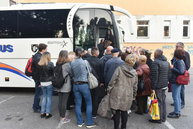 PUNI AUTOBUSI IZ ZAGREBA: Prosvjednici na poziv gradonačelnika Vukovara Penave krenuli na prosvjed