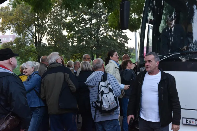 PUNI AUTOBUSI IZ ZAGREBA: Prosvjednici na poziv gradonačelnika Vukovara Penave krenuli na prosvjed