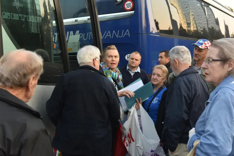 PUNI AUTOBUSI IZ ZAGREBA: Prosvjednici na poziv gradonačelnika Vukovara Penave krenuli na prosvjed