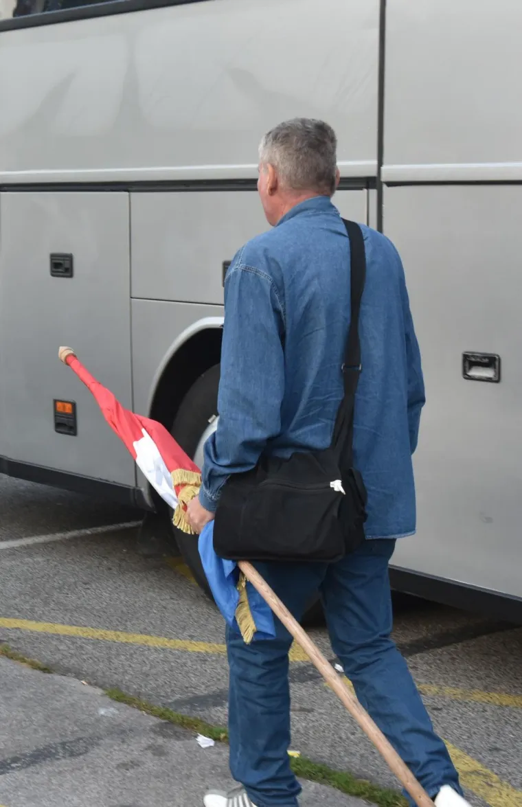 PUNI AUTOBUSI IZ ZAGREBA: Prosvjednici na poziv gradonačelnika Vukovara Penave krenuli na prosvjed