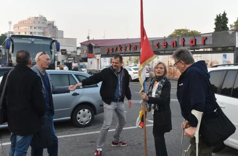 PUNI AUTOBUSI IZ ZAGREBA: Prosvjednici na poziv gradonačelnika Vukovara Penave krenuli na prosvjed