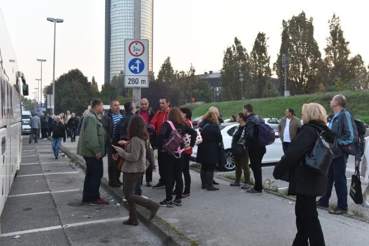 PUNI AUTOBUSI IZ ZAGREBA: Prosvjednici na poziv gradonačelnika Vukovara Penave krenuli na prosvjed