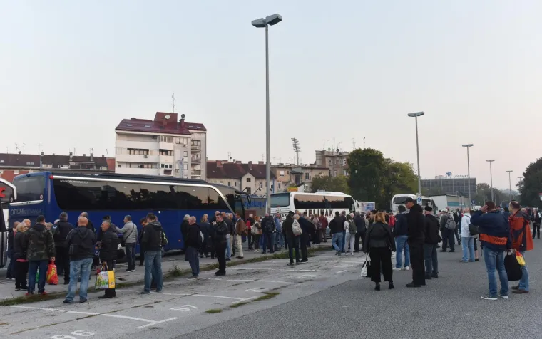PUNI AUTOBUSI IZ ZAGREBA: Prosvjednici na poziv gradonačelnika Vukovara Penave krenuli na prosvjed