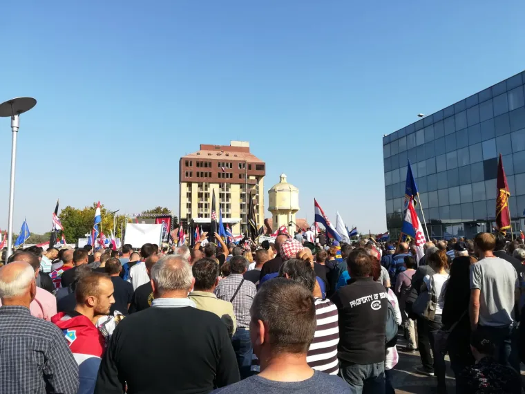 Na mirnom prosvjedu se okupilo od 8 do 10 tisuća ljudi