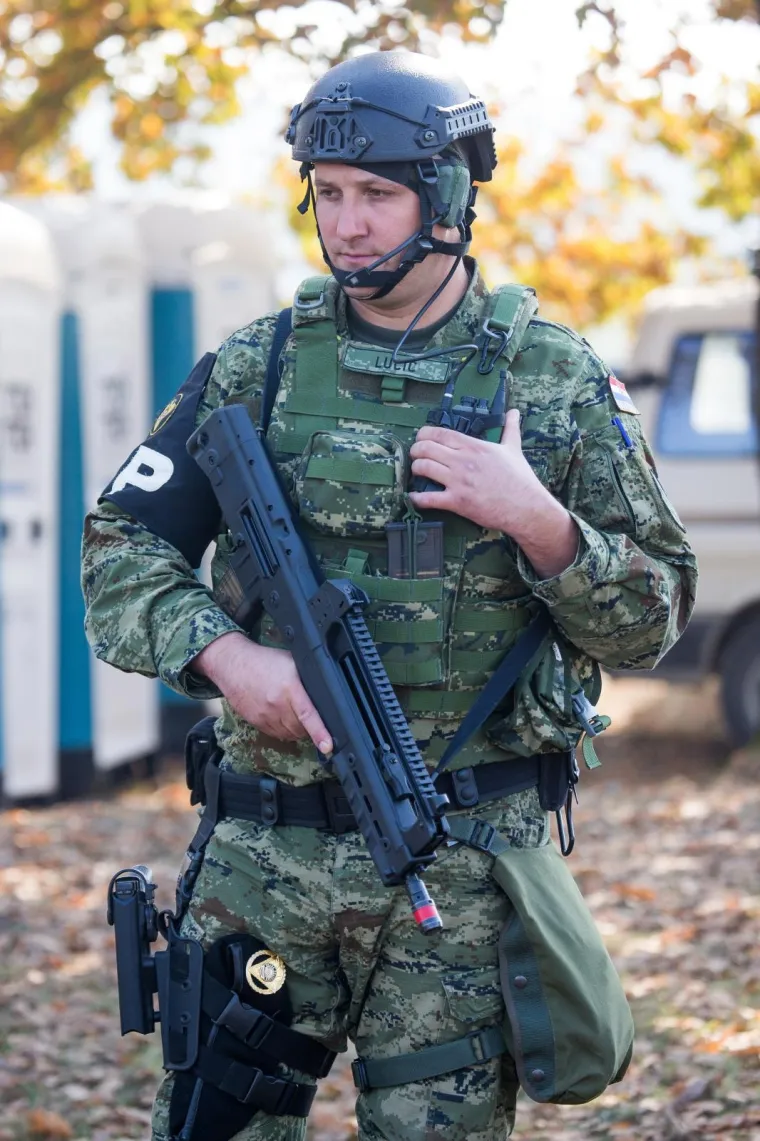 Na vježbi je angažirano vi&scaron;e desetaka tenkova i oklopnih vozila
