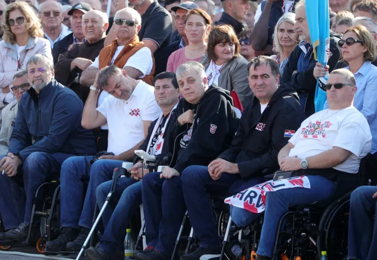 Pogledajte tko je od poznatih lica prisustvovao prosvjedu u Vukovaru