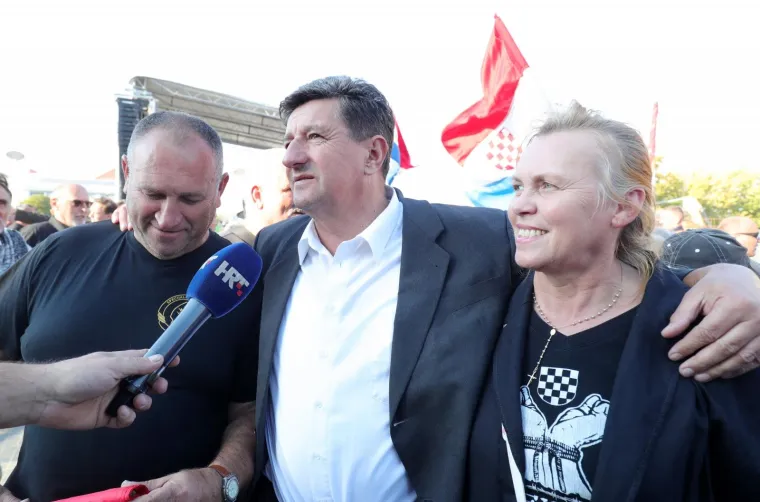 Pogledajte tko je od poznatih lica prisustvovao prosvjedu u Vukovaru