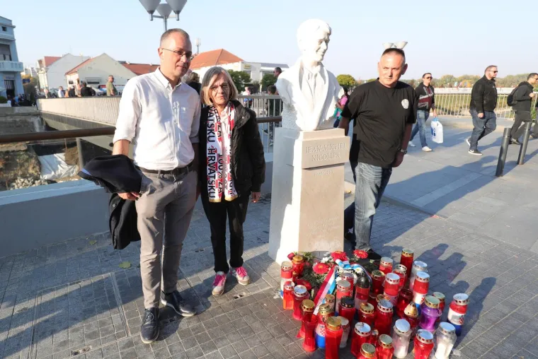 Pogledajte tko je od poznatih lica prisustvovao prosvjedu u Vukovaru