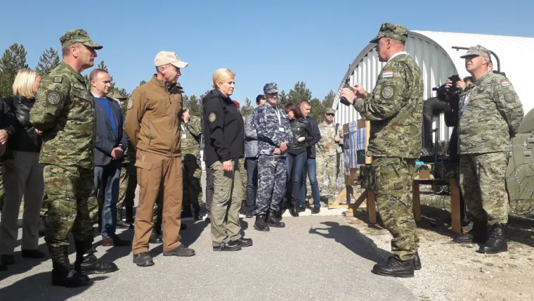 Predsjednica nazočila glavnom obučnom događaju HV-a: Održale se vojne vježbe u Udbini