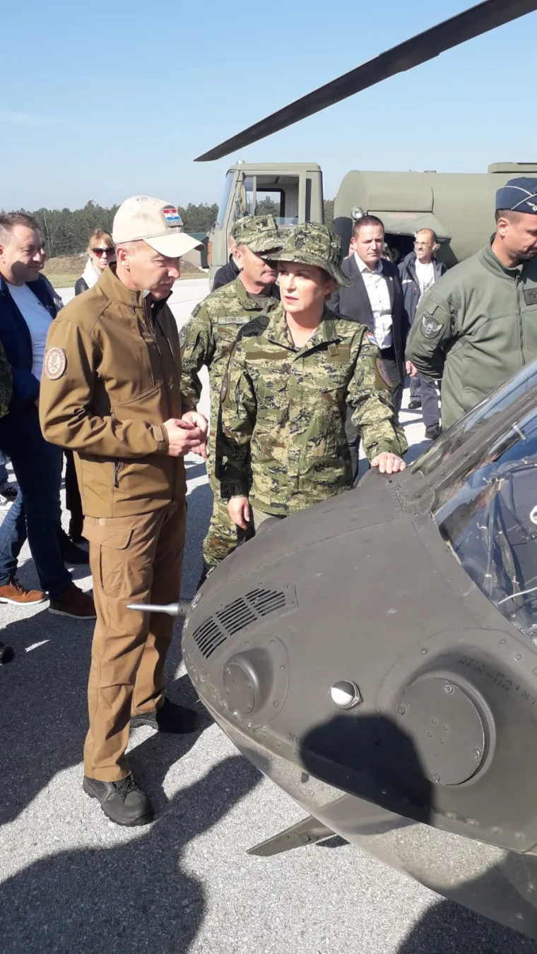 Predsjednica nazočila glavnom obučnom događaju HV-a: Održale se vojne vježbe u Udbini