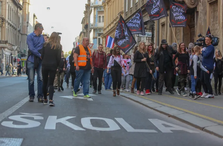 Bili smo na 1. Zombie Walku! Pogledajte kako je izgledao dana&scaron;nji 'hod mrtvaca' po Zagrebu