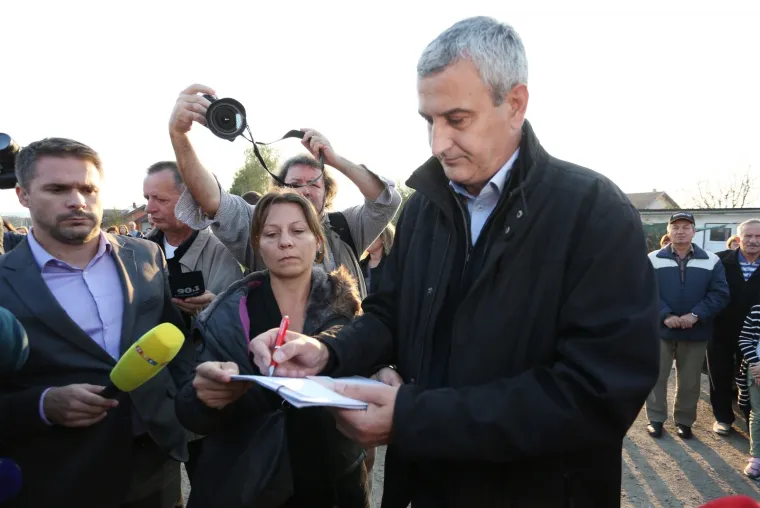 BIJESNI GRAĐANI IZAŠLI NA ULICU: Prosvjed kod Karlovca nakon stravične pogibije 10-godišnjeg dječaka