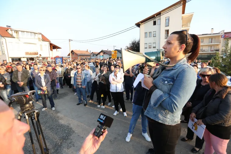 BIJESNI GRAĐANI IZAŠLI NA ULICU: Prosvjed kod Karlovca nakon stravične pogibije 10-godišnjeg dječaka