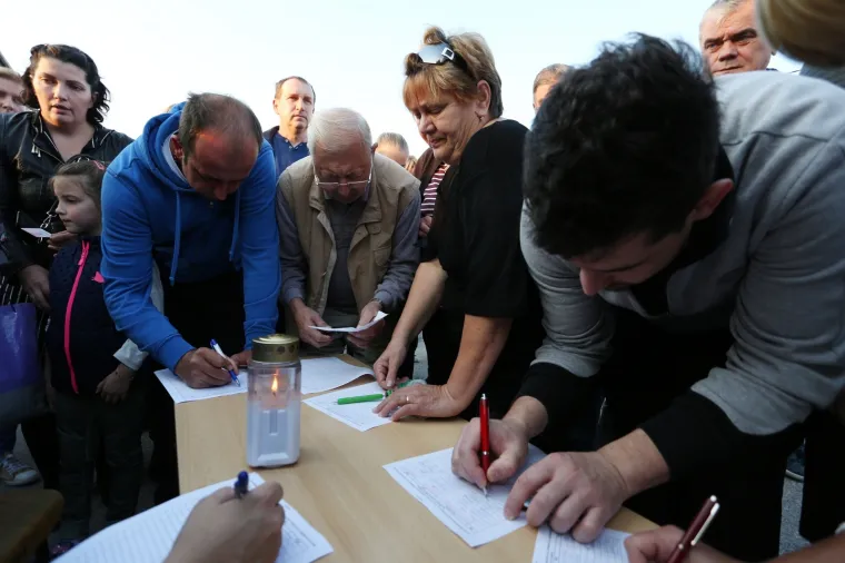 BIJESNI GRAĐANI IZAŠLI NA ULICU: Prosvjed kod Karlovca nakon stravične pogibije 10-godišnjeg dječaka