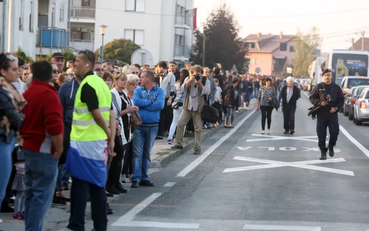 BIJESNI GRAĐANI IZAŠLI NA ULICU: Prosvjed kod Karlovca nakon stravične pogibije 10-godišnjeg dječaka