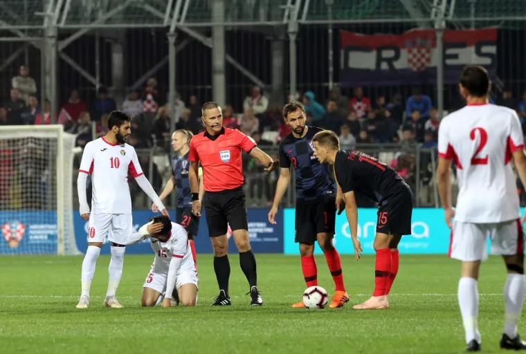 OSJETITE DAŠAK ATMOSFERE S RUJEVICE: Srebrni Vatreni po prvi put pred domaćom publikom nakon SP-a