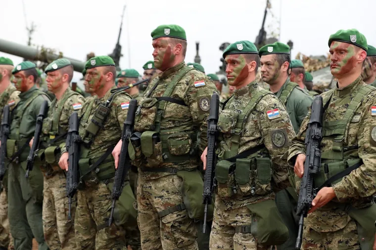 SLUNJ: Na vojnom poligonu Eugen Kvaternik održana je vojna vježba Velebit 18