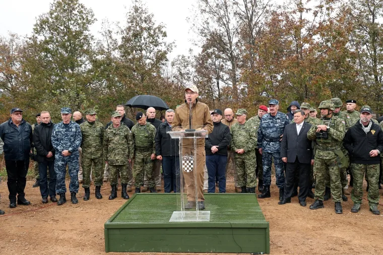 SLUNJ: Na vojnom poligonu Eugen Kvaternik održana je vojna vježba Velebit 18