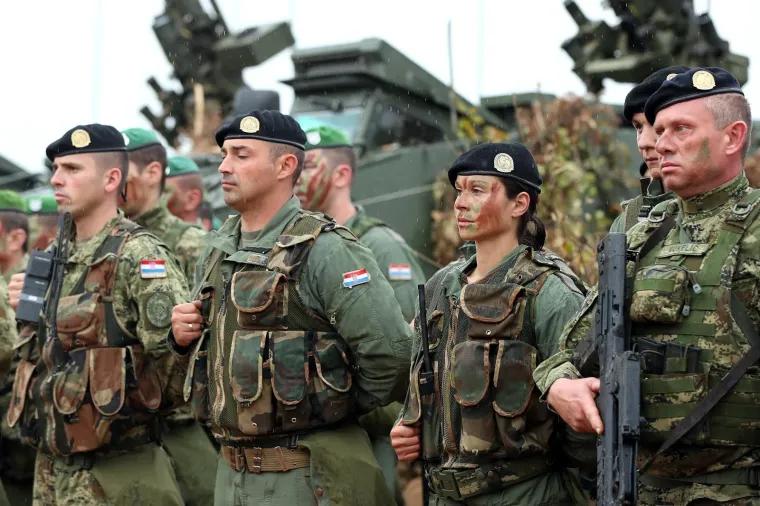 SLUNJ: Na vojnom poligonu Eugen Kvaternik održana je vojna vježba Velebit 18