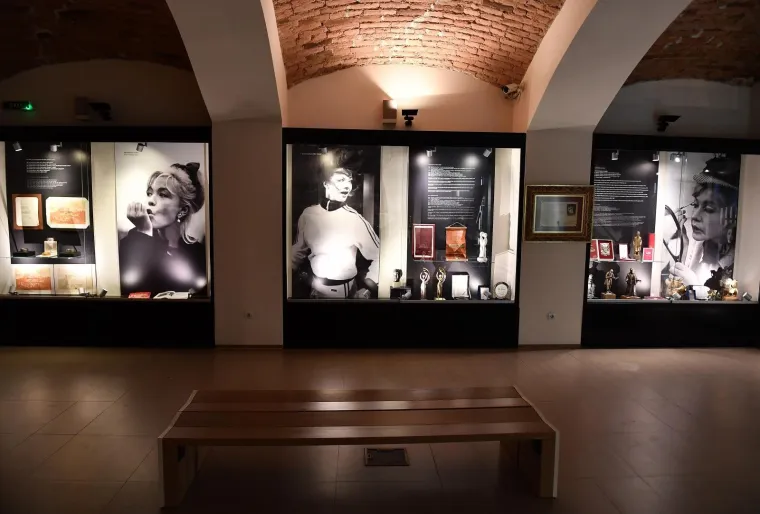 Beograd: Knjiga žalosti za legendarnu glumicu Milenu Dravić