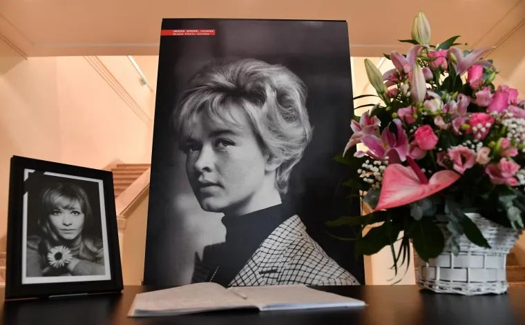 Neki od filmova koji će biti prikazani u Kinoteci su:  Vrata ostaju otvorena, Čovek nije tica, Hasanaginica, Devojka, Rondo, Nije lako sa muškarcima, Sutjeska