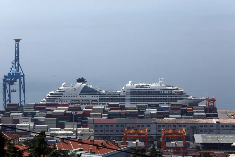 4. Zadarski lučki kontejnerski terminal