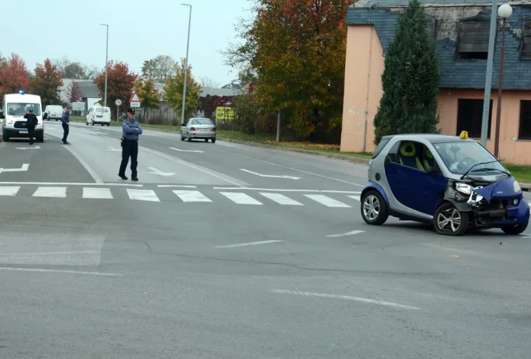Nesreća u Sisku: Na križanju se sudarila tri automobila