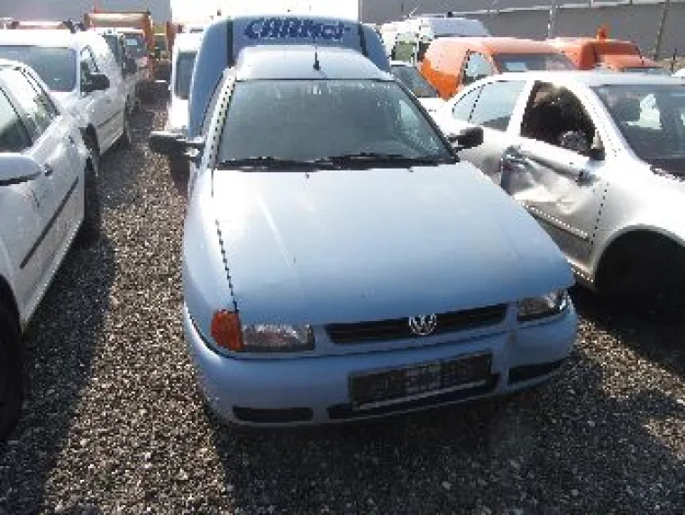 Država prodaje rabljene službene automobile na javnoj dražbi