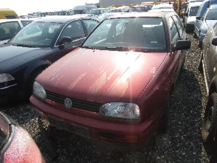Država prodaje rabljene službene automobile na javnoj dražbi
