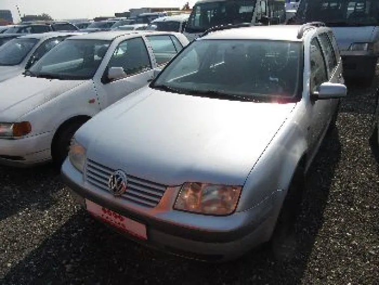 Država prodaje rabljene službene automobile na javnoj dražbi