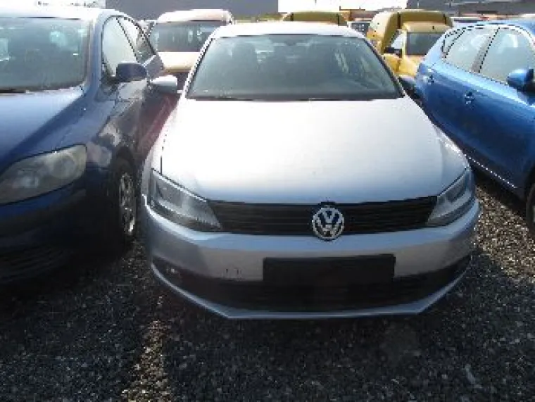 Država prodaje rabljene službene automobile na javnoj dražbi