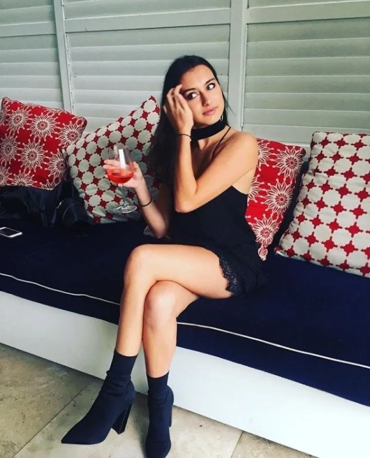 Hvale se ogrlicama, a u kadru im nekako uvijek zavr&scaron;i ne&scaron;to sasvim drugo