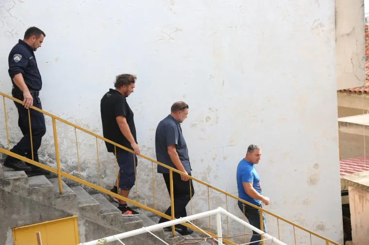 Mu&scaron;karac u kući u sredi&scaron;tu &Scaron;ibenika prijeti samoubojstvom