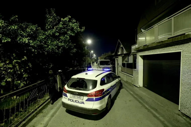 U utorak navečer do&scaron;lo je do pucnjave u zagrebačkoj Dubravi. Nitko nije ozlijeđen. Policija je privela &scaron;est osoba. U pucnjavi je o&scaron;tećeno jedno vozilo.