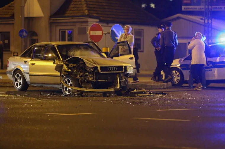 Sudar dva osobna vozila na križanju Heinzelove i Vukovarske u Zagrebu