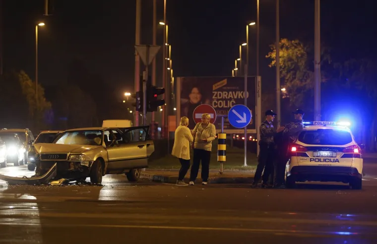 Sudar dva osobna vozila na križanju Heinzelove i Vukovarske u Zagrebu