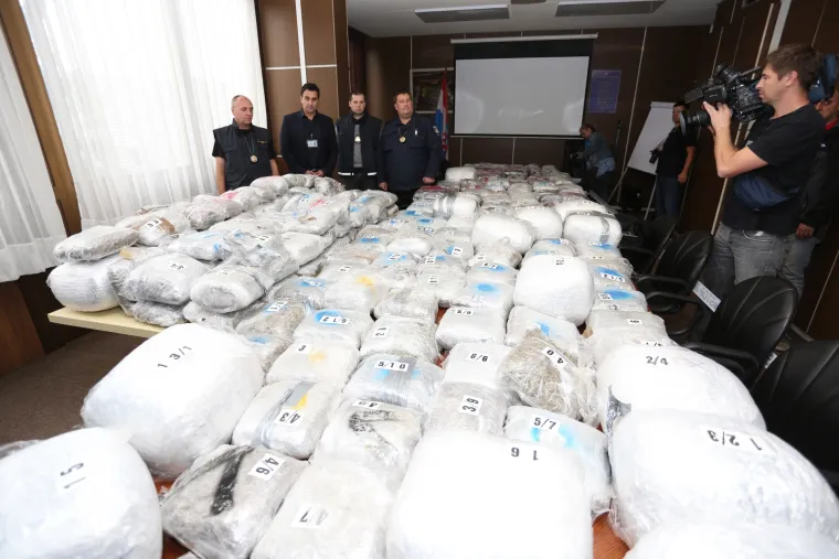 Kakav ulov! Policija zalijenila oko 300 kilograma marihuane na autocesti A1