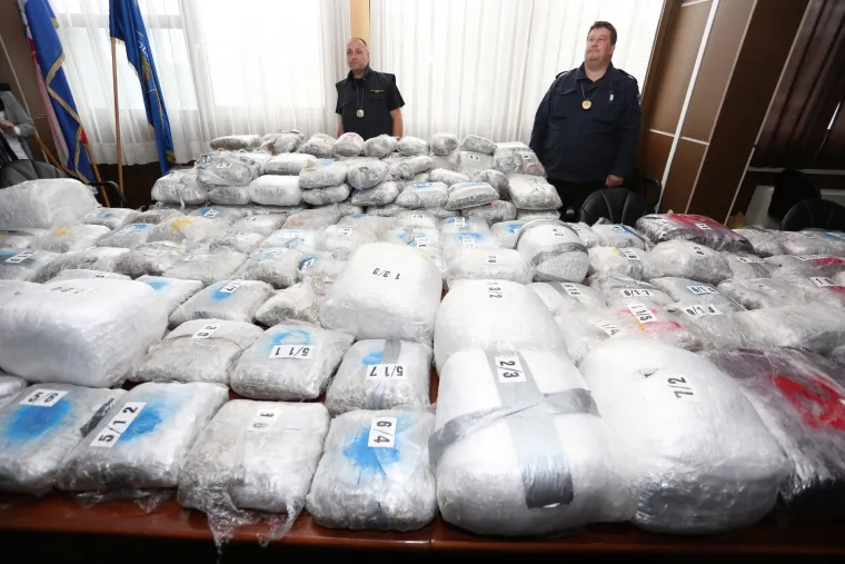 Kakav ulov! Policija zalijenila oko 300 kilograma marihuane na autocesti A1