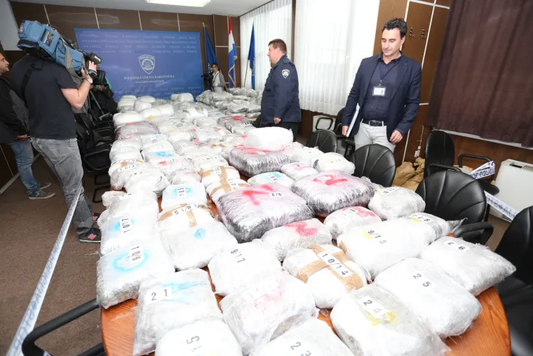 Kakav ulov! Policija zalijenila oko 300 kilograma marihuane na autocesti A1