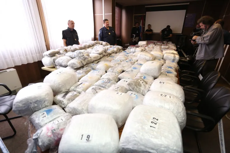 Kakav ulov! Policija zalijenila oko 300 kilograma marihuane na autocesti A1