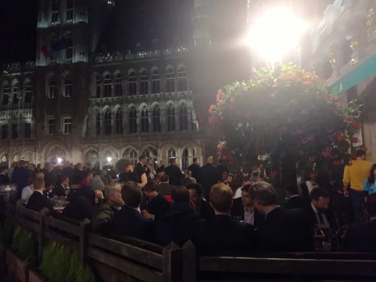 Opu&scaron;teni noćni razgovori: Merkel i Macron nakon Europskog vijeća oti&scaron;li na vino i pivo