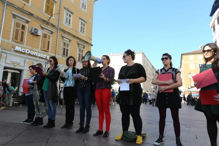 U organizaciji udruge 'Roditelji u akciji' na Korzu održana akcija 'Prekinimo &scaron;utnju'