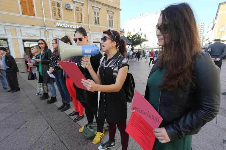 U organizaciji udruge 'Roditelji u akciji' na Korzu održana akcija 'Prekinimo &scaron;utnju'