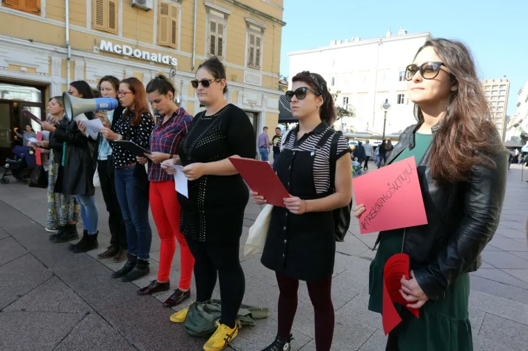 U organizaciji udruge 'Roditelji u akciji' na Korzu održana akcija 'Prekinimo &scaron;utnju'