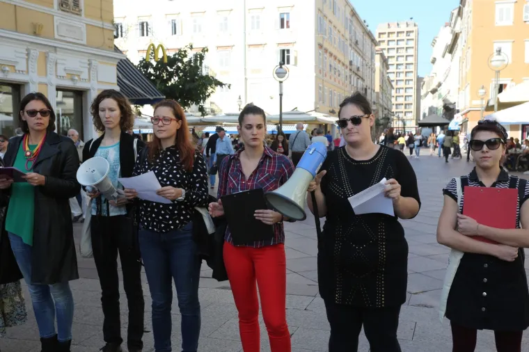 U organizaciji udruge 'Roditelji u akciji' na Korzu održana akcija 'Prekinimo &scaron;utnju'