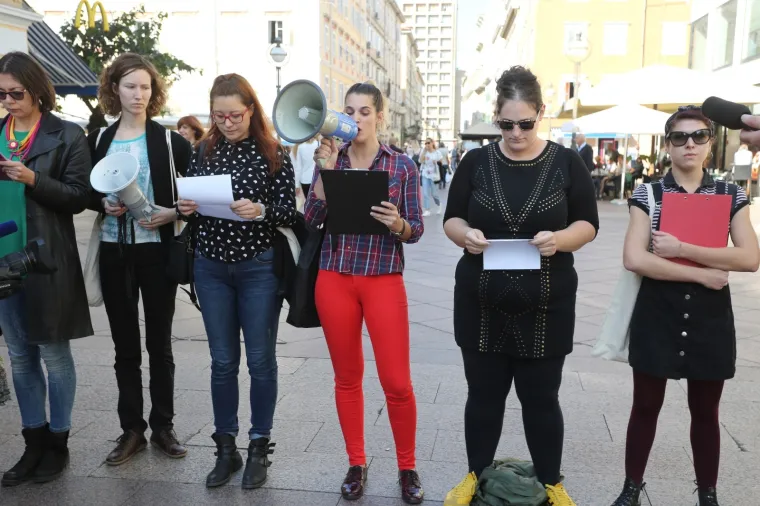 U organizaciji udruge 'Roditelji u akciji' na Korzu održana akcija 'Prekinimo &scaron;utnju'